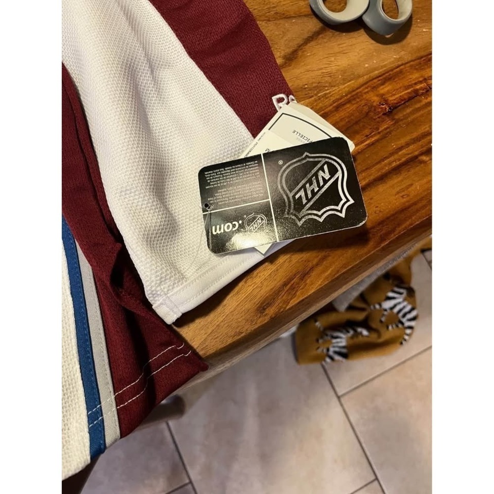 2010-11 Colorado Avalanche Team Signed Reebok Jersey 20+ Autographs NHL Medium - Picture 4 of 4